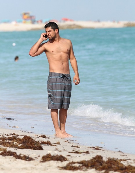 wilmer-valderrama-shirtless-3