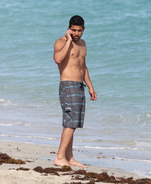 wilmer-valderrama-shirtless